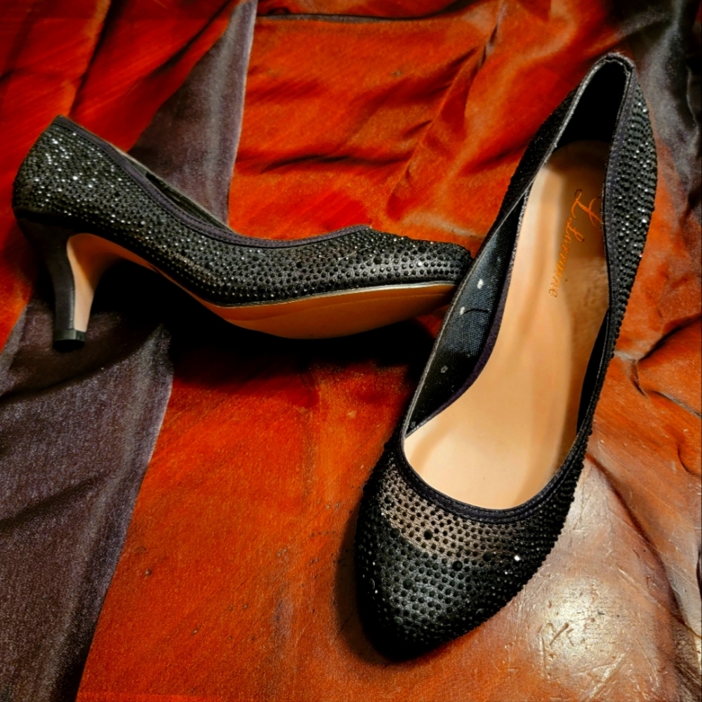 Black kitten heel formal pumps